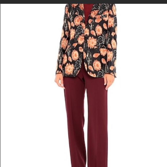 FLASH SALE $3,000 Brand New Salvatore Ferragamo Floral Blazer
Size: 36 - Picture 4 of 13